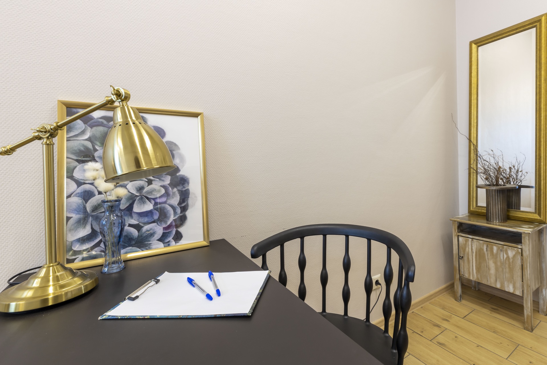 Бежевый кабинет №17